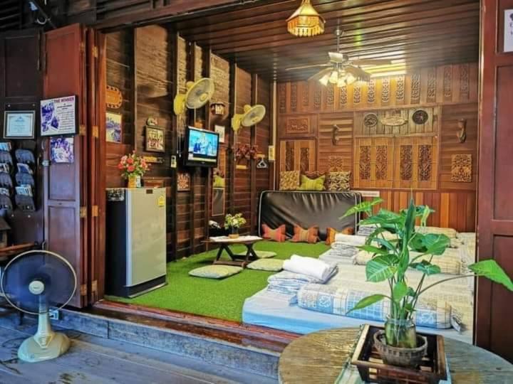 Ban Mae Arom Daire Amphawa Dış mekan fotoğraf